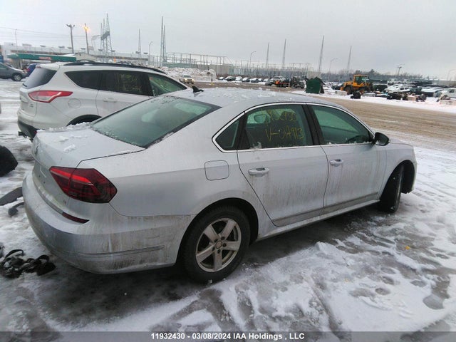 1VWBA7A31JC017913 Volkswagen PASSAT SE