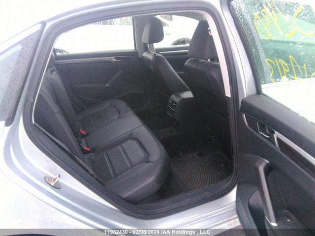 1VWBA7A31JC017913 Volkswagen PASSAT SE
