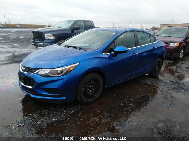 Chevrolet Cruze 2018 1G1BE5SM4J7217592 Image 2