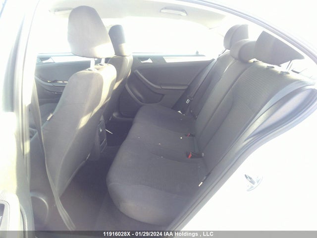 11916028 :رقم المزاد ، 3VWD07AJ5FM211571 vin ، 2015 Volkswagen Jetta Sedan Td1 Turbo Diesel مزاد بيع