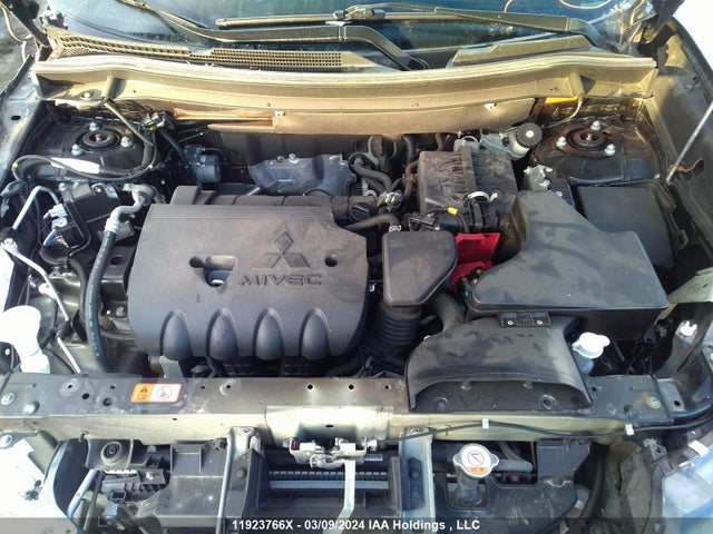 JA4AZ2A3XKZ606056 Mitsubishi Outlander