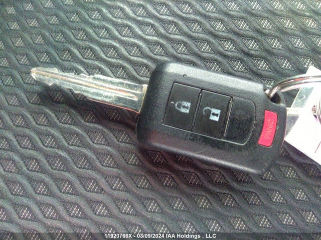 JA4AZ2A3XKZ606056 Mitsubishi Outlander