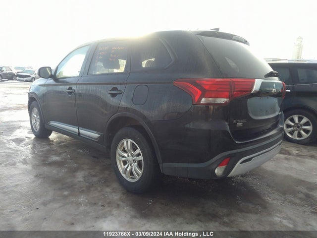 JA4AZ2A3XKZ606056 Mitsubishi Outlander