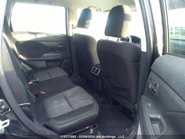 JA4AZ2A3XKZ606056 Mitsubishi Outlander