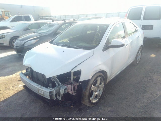 Chevrolet Sonic 2015 1G1JC5SH3F4175963 Image 2