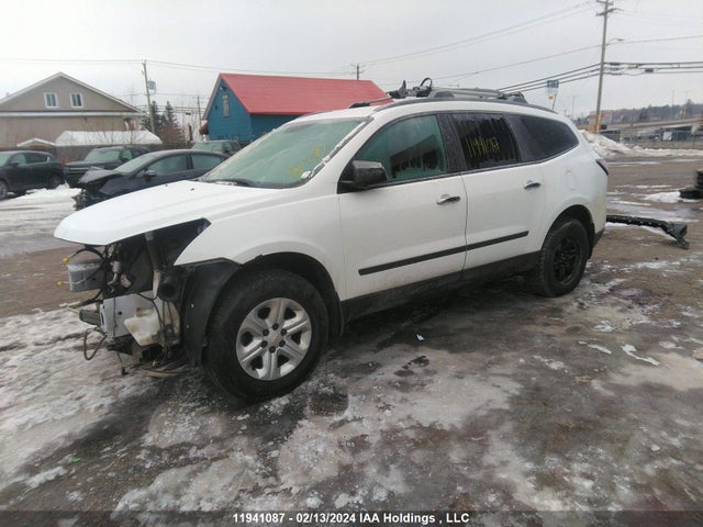 Chevrolet TRAVERSE 2017 1GNKVFKD3HJ200025 Image 2