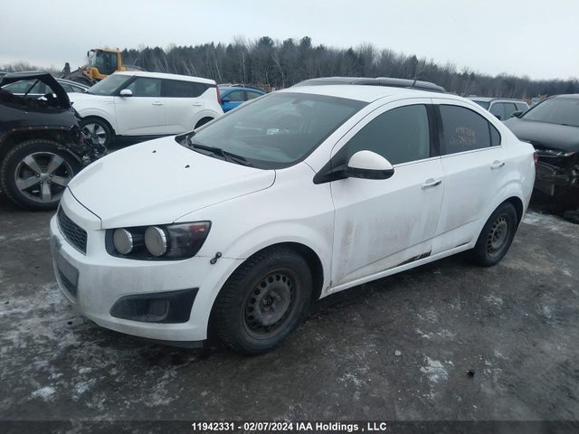 Chevrolet Sonic 2014 1G1JD5EH1E4244348 Image 2