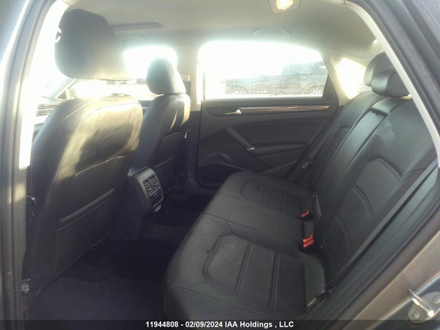 1VWBA7A36MC015675 Volkswagen PASSAT