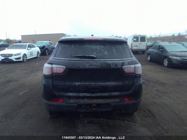 3C4NJDBB7JT493639 Jeep Compass Latitude