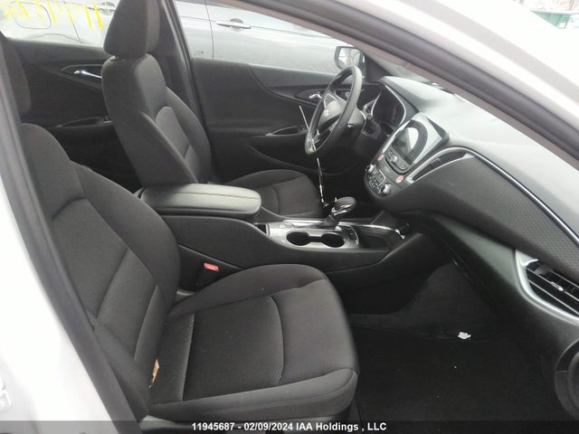 1G1ZD5ST9NF182018 Chevrolet Malibu