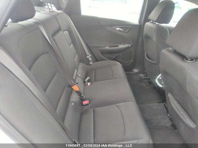 1G1ZD5ST9NF182018 Chevrolet Malibu