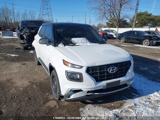 Hyundai Venue Essential With Two-tone Body Colour 2023 KMHRB8A37PU251623 main image