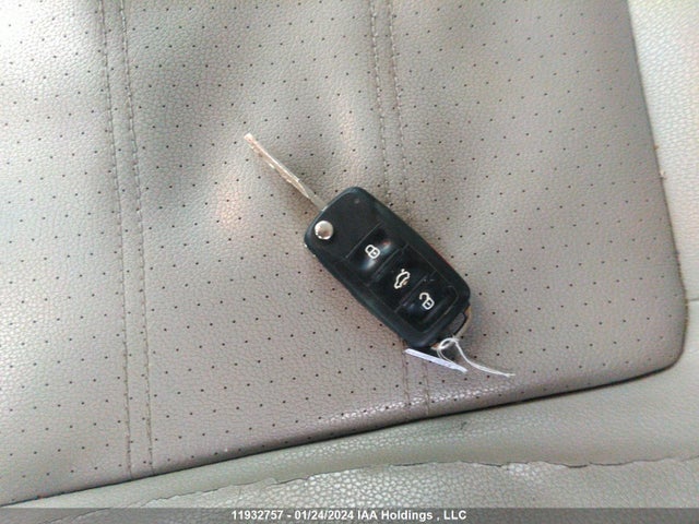 1VWBV7A36FC022469 Volkswagen PASSAT