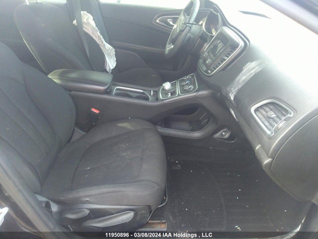 Chrysler 200 LX 2015 1C3CCCFB5FN570428 Image 5
