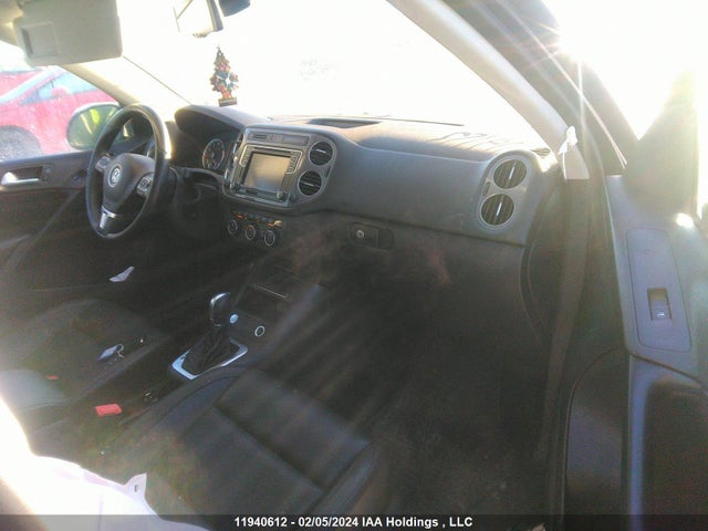 WVGNV7AX0HK039551 Volkswagen TIGUAN
