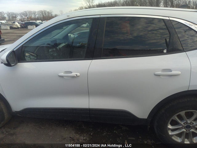 1FMCU9G68MUA71800 Ford ESCAPE SE