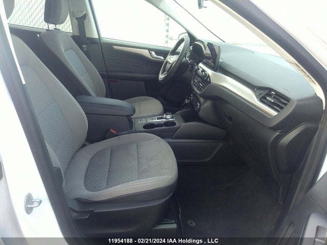 1FMCU9G68MUA71800 Ford ESCAPE SE