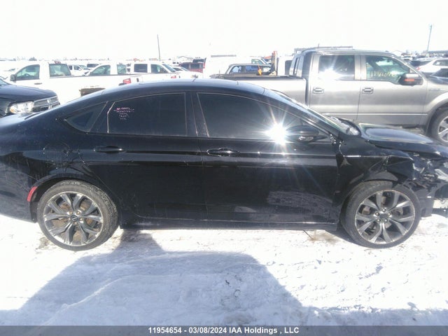 1C3CCCBG7FN718242 Chrysler 200 S