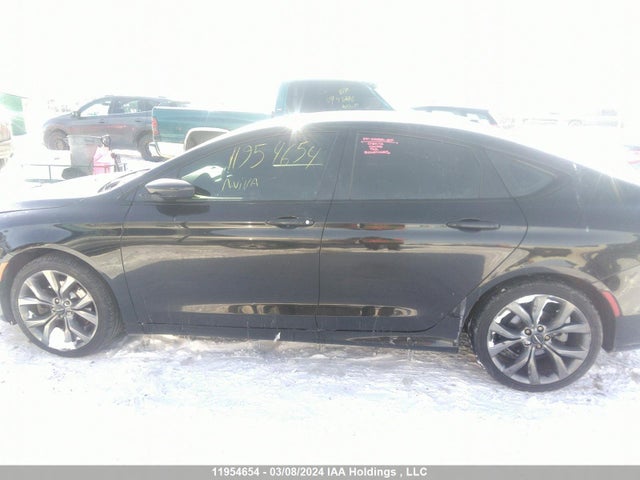 1C3CCCBG7FN718242 Chrysler 200 S