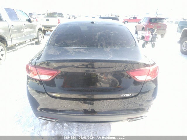 1C3CCCBG7FN718242 Chrysler 200 S