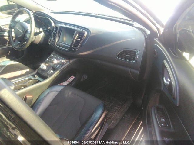 1C3CCCBG7FN718242 Chrysler 200 S