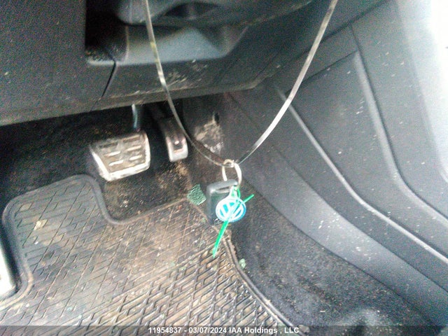 3VV8B7AX4RM012553 Volkswagen Tiguan
