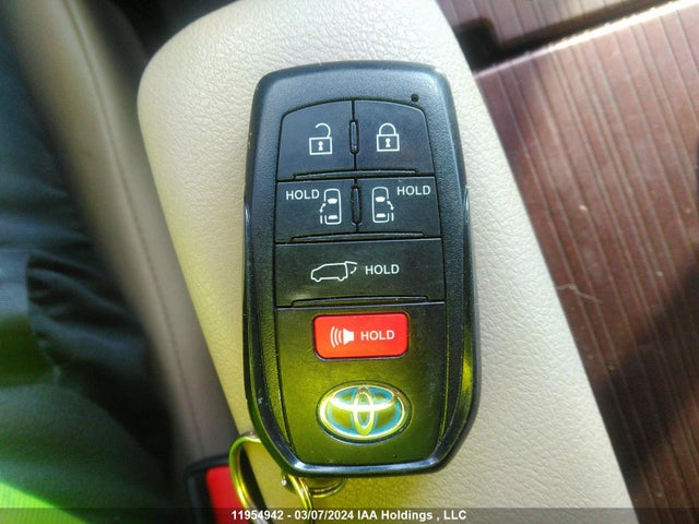 Toyota Sienna 2021 5TDGRKEC9MS050028 Image 11