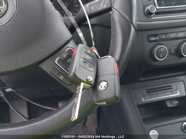 WVGLV7AX5HW504647 Volkswagen Tiguan