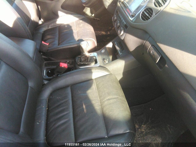 WVGLV7AX5HW504647 Volkswagen Tiguan