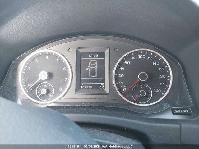 WVGLV7AX5HW504647 Volkswagen Tiguan