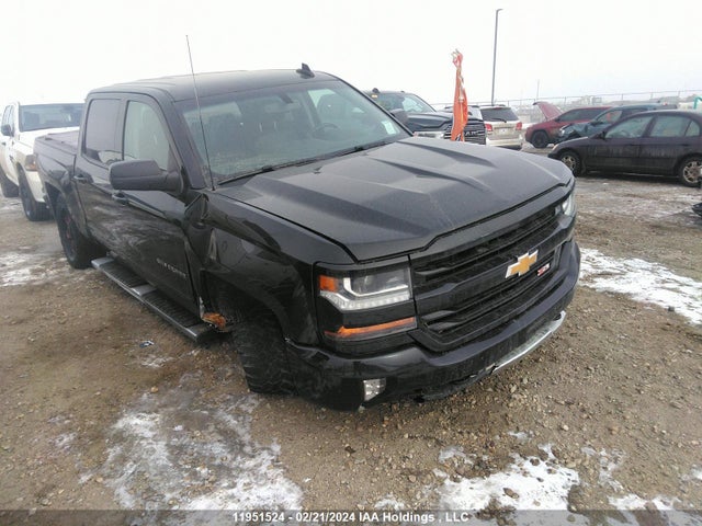 Chevrolet SILVERADO 1500 2018 3GCUKREC0JG613302 main image