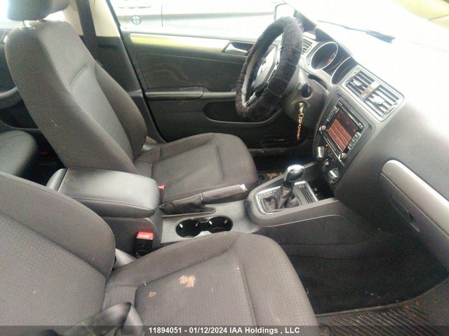 3VWD07AJ2FM205145 Volkswagen Jetta Sedan Comfortline/trendline+