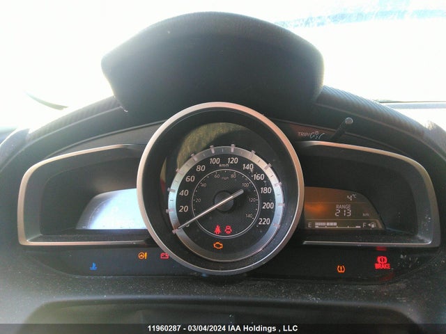 JM1DKDB73G0130944 Mazda CX-3