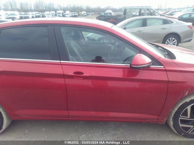 3VWGM7BU9NM002035 Volkswagen Jetta