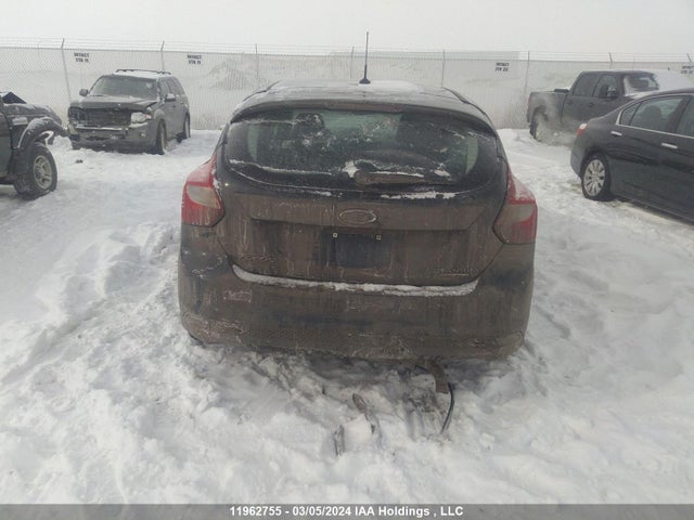 Ford Focus Titanium 2014 1FADP3N20EL261214 Image 16