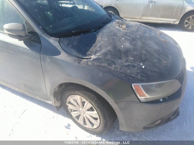 3VW2K7AJ1EM256992 Volkswagen JETTA SEDAN