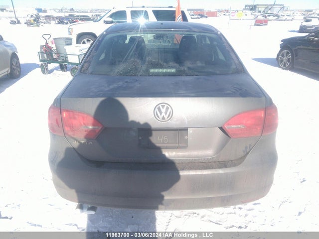 3VW2K7AJ1EM256992 Volkswagen JETTA SEDAN