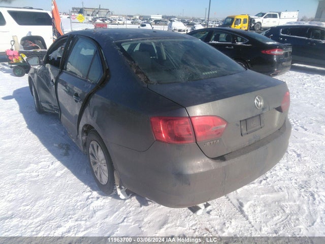 3VW2K7AJ1EM256992 Volkswagen JETTA SEDAN