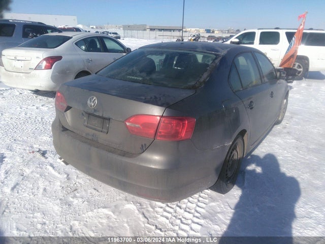 3VW2K7AJ1EM256992 Volkswagen JETTA SEDAN
