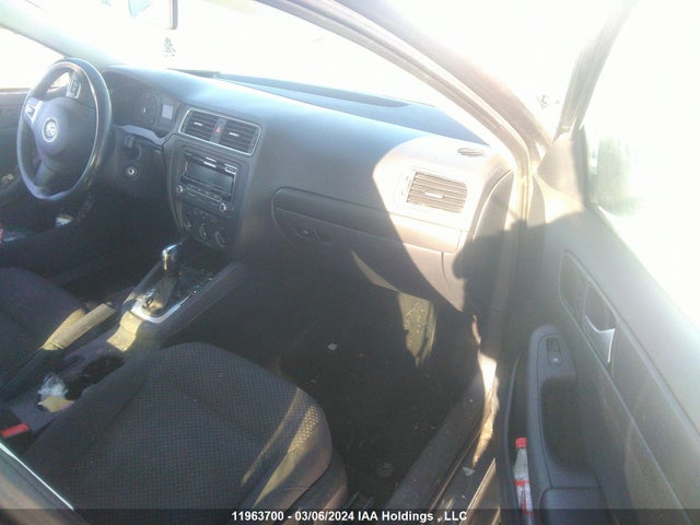 3VW2K7AJ1EM256992 Volkswagen JETTA SEDAN