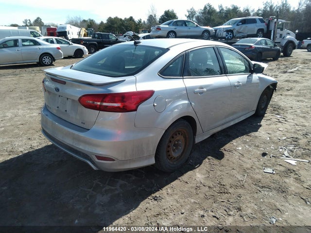 Ford FOCUS SE 2017 1FADP3F22HL329838 Image 4