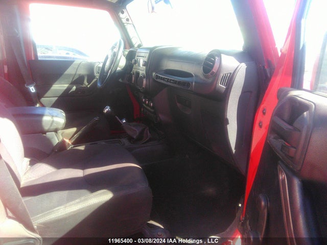 1C4BJWDG2EL150682 Jeep Wrangler Unlimited Sport