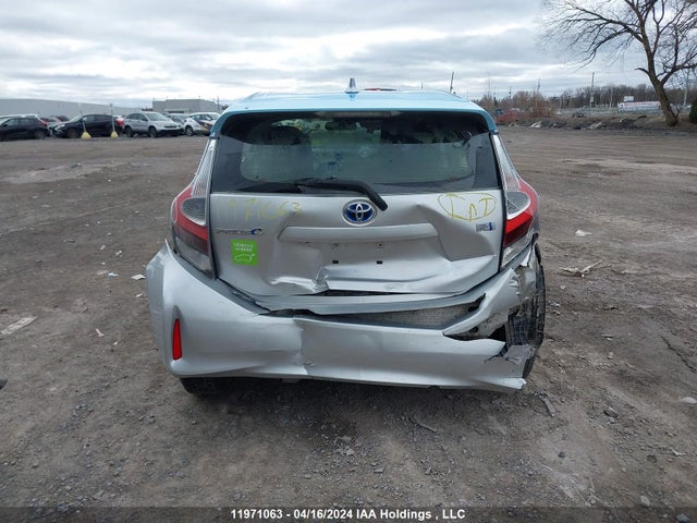 Toyota Prius C Technology 2018 JTDKDTB32J1610614 Image 16