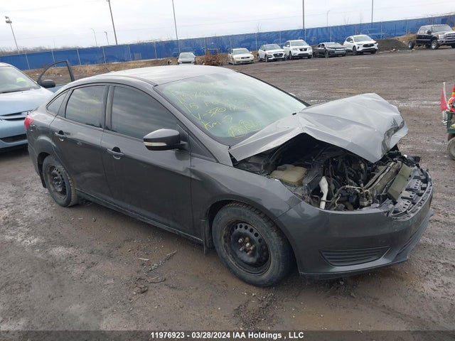Ford FOCUS SE 2015 1FADP3F24FL370923 Image 1