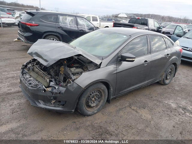 Ford FOCUS SE 2015 1FADP3F24FL370923 Image 2