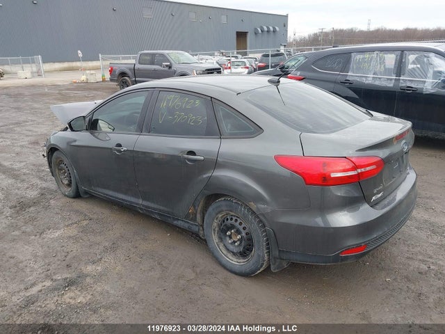 Ford FOCUS SE 2015 1FADP3F24FL370923 Image 3