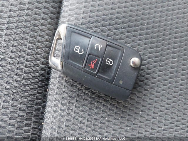 WVWPR7AU0HW954142 Volkswagen E-Golf
