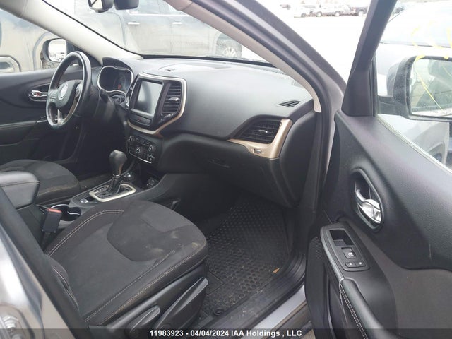 1C4PJMCS7FW587836 Jeep Cherokee Latitude