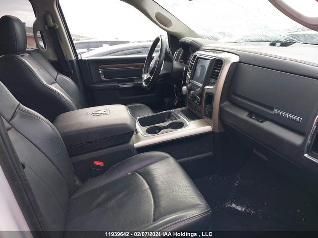 1C6RR7NM8JS226558 RAM 1500 Laramie