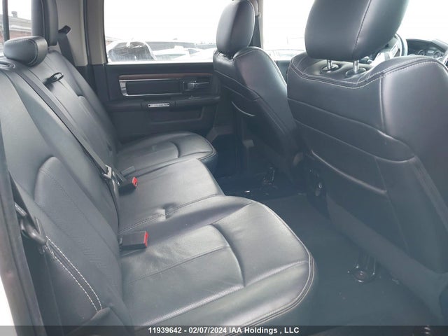 1C6RR7NM8JS226558 RAM 1500 Laramie